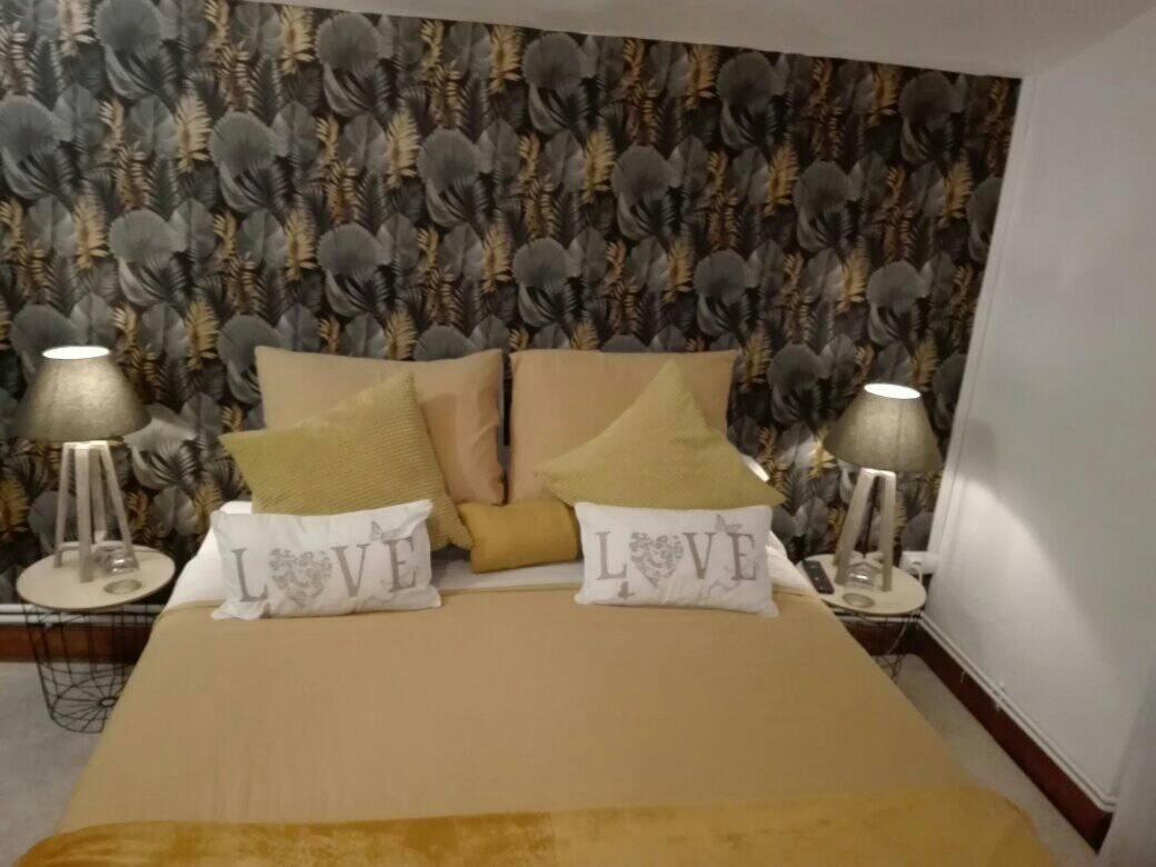 Bed and Breakfast L'esquilon Chambre d'hôte à Thiat Extérieur photo